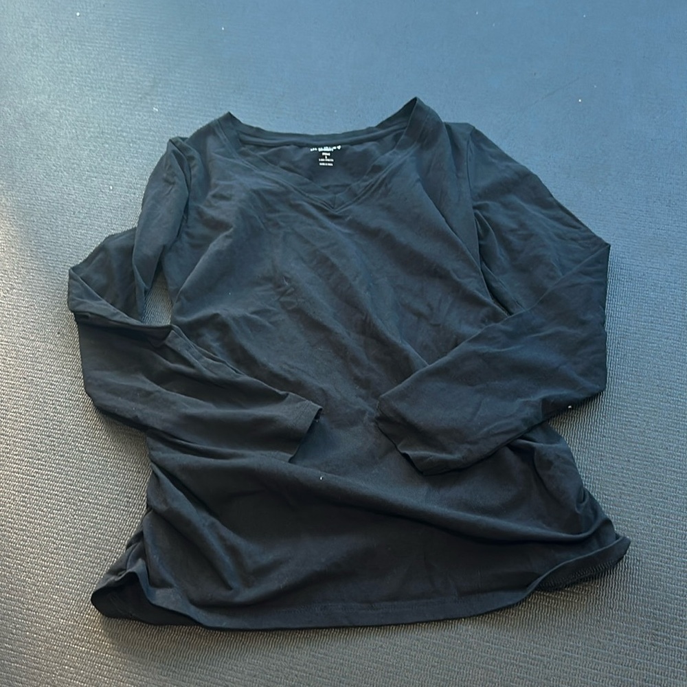 💜5 for $25 Old navy black maternity longsleeve T-shirt